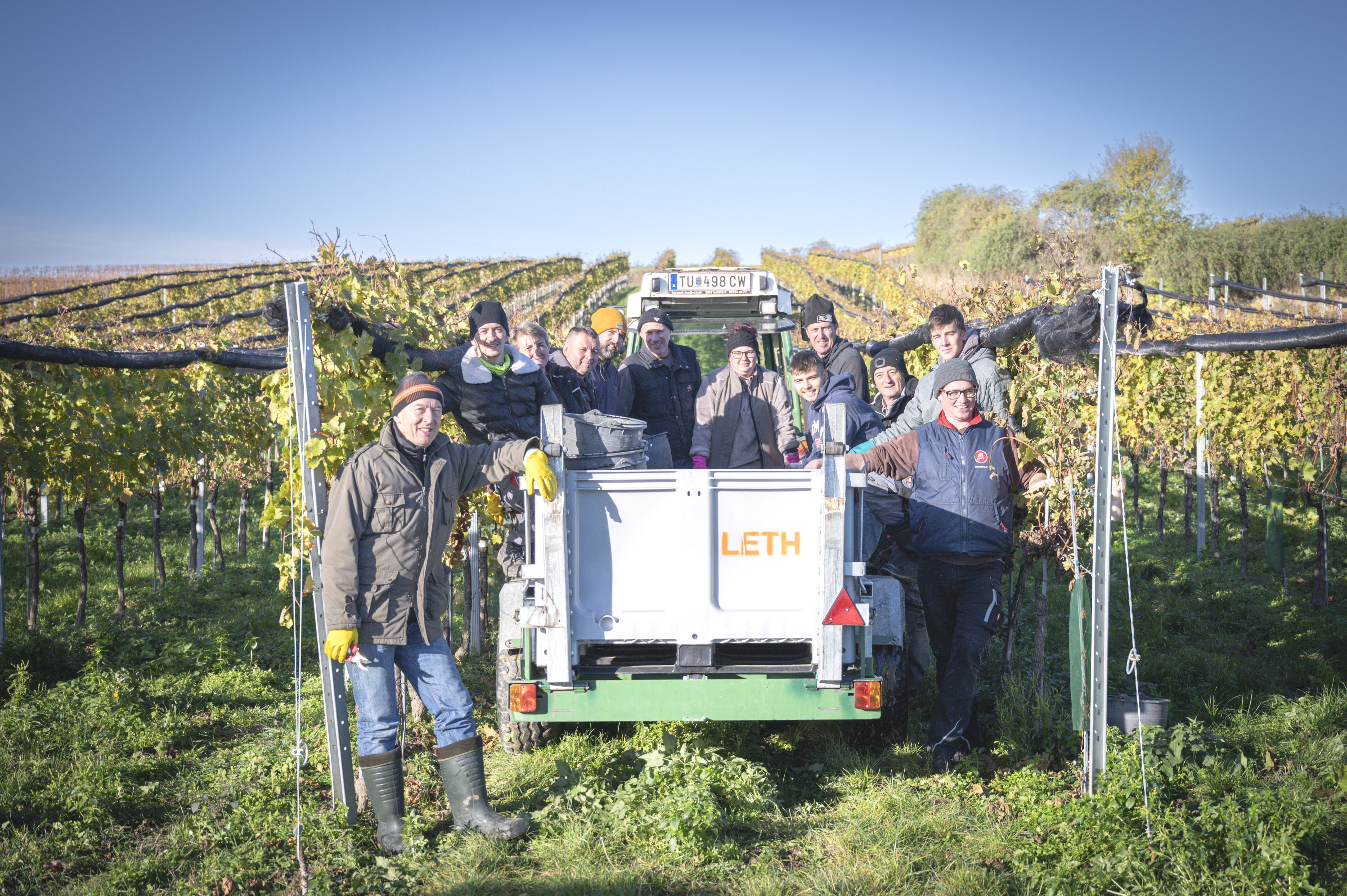 Leth harvest, bild med familjen leth